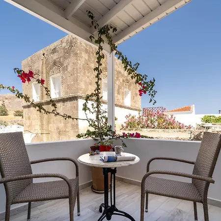 Villa Dafni - *